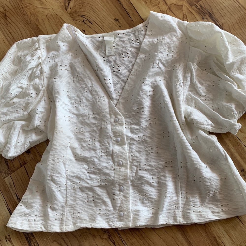 H&M white eyelet puff sleeve top